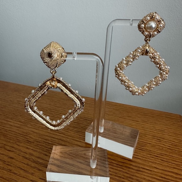 Versace inspired gold/Pearl earrings - Picture 3 of 4